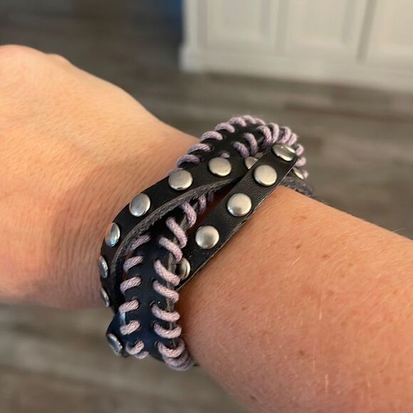 New Leather criss/cross Snap cuff bracelet - Picture 1 of 4